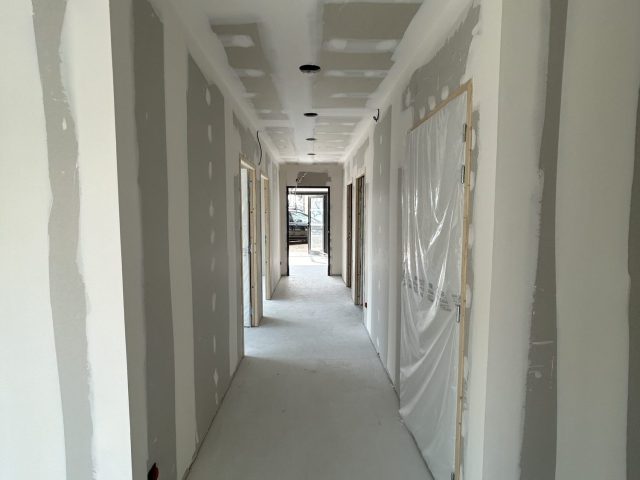 Couloir en cours de travaux avant amenagement de l'espace de soin JFG Clinic