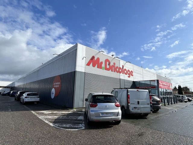 Facade exterieure du magasin Monsieur Bricolage a Libourne