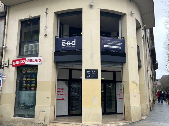 Facade du local avant travaux, avant son amenagement en magasin Weldom