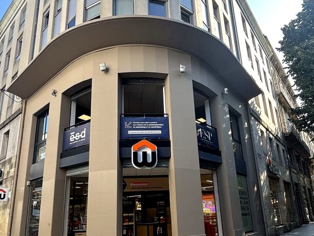Facade du magasin Weldom a Bordeaux amenage par APTA Concept