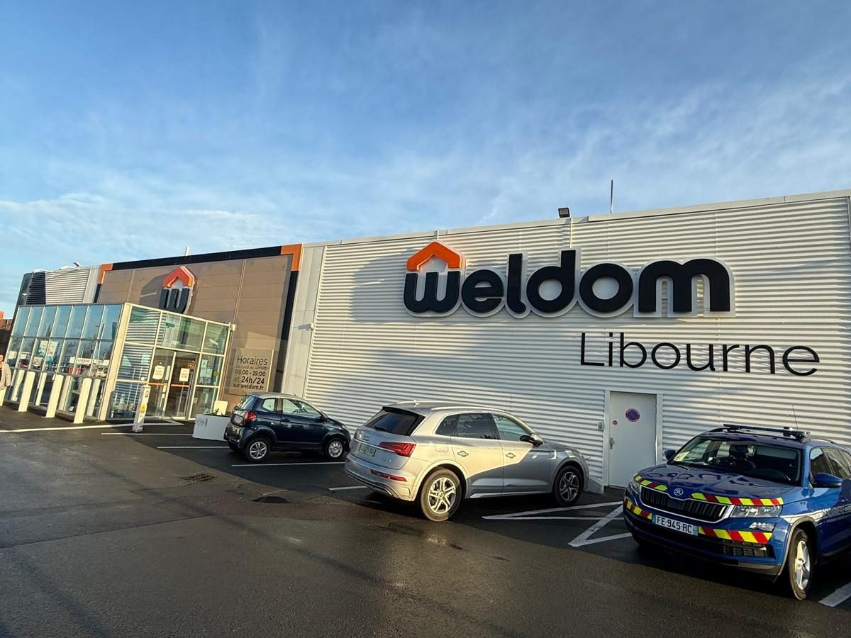 Façade du magasin Weldom à Libourne, rénovée par APTA Concept